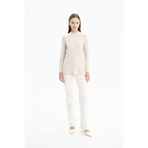 เสื้อเบลาส์ถักลายสีเบจสำหรับสไตล์ลำลองในฤดูใบไม้ผลิ - Product Image 1