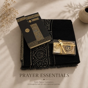 Caja de regalo islámica de lujo hecha a mano con algodón para hombres: Corán, alfombra de oración, tasbih, Zikirmatik y mini Corán, tapete de oración islámico. - Product Image 3