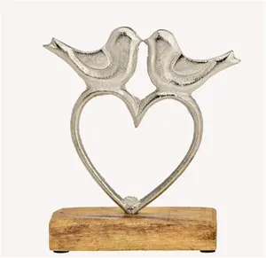 Pájaro de corazón de amor de alta calidad sobre base de madera de mango hecha de metal plateado para decoración del hogar, regalo antiguo para mesa
