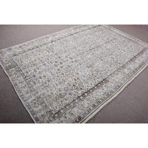 พรมขนสัตว์ตุรกีวินเทจ ขนาด 6x9 ฟุต เป็นมิตรกับสิ่งแวดล้อม สีขาว ลายปะติดแบบนามธรรมขนาดใหญ่ พร้อมแผ่นรองหลังทำจากยางลาเท็กซ์ - Product Image 2