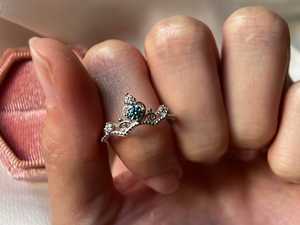 Dainty 0.3ct Bleu Vert Moissanite Bague Argent Sterling Couronne Proposition de Fiançailles Girly Princesse Bijoux - Product Image 6