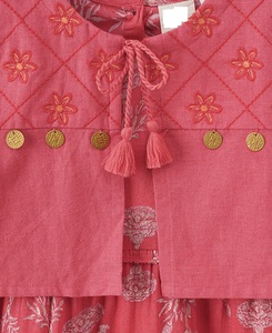 Robe à volants rouge à fleurs pour filles, avec veste brodée, manches longues, col rond, longueur genou, en coton et lin, pour le printemps - Product Image 4