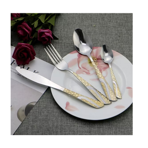 Cuillère à dessert en acier inoxydable lavable au lave-vaisselle Assiette dorée Cuillères design royal Cuillères de banquet en acier inoxydable - Product Image 1