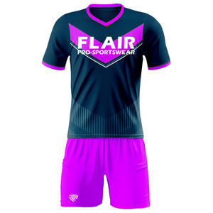 Kits de football rétro conçus sur mesure Uniformes de maillot de football pour enfants de haute qualité pour hommes - Product Image 3