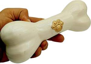 Urnas decorativas de aluminio para mascotas con forma de hueso, ataúd con marca de pata grabada a mano para cenizas de mascotas con soporte de exhibición, único (blanco) - Product Image 2