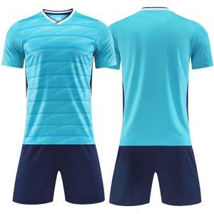 Uniformes de football personnalisés pour les équipes |   Ensemble maillot et short de football respirant |   Tenues de sport à séchage rapide - Product Image 6