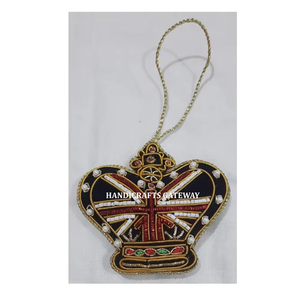 Adorno Navideño Colgante de Tela con Bordado Zari Hecho a Mano y Cuentas, Personalizable, de Alta Calidad - Product Image 1