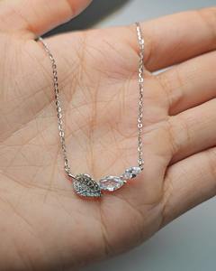 สร้อยคอใบสแตนเลสฝังไมโครความรู้สึกขั้นสูงสำหรับผู้หญิงแฟชั่นโจ๊กเกอร์ลิงค์โซ่ของขวัญหมั้นคลาสสิก - Product Image 1