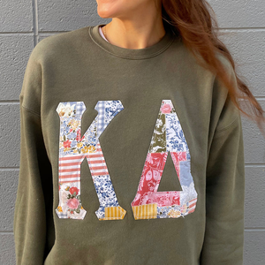 Sudadera personalizada con letras griegas de la Hermandad, sudadera con apliques florales de retazos bordados, sudadera con letras de retazos - Product Image 4