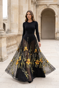 Tissu en tulle léger brodé d'iris noirs et jaunes, dentelle florale botanique avec accents argentés pour robes de mariée - Product Image 2
