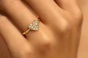 Bague de fiançailles minimaliste en argent sterling 925 plaqué rhodium et or vermeil 14 carats avec cœur en CZ, cadeau de la Saint-Valentin - Product Image 2