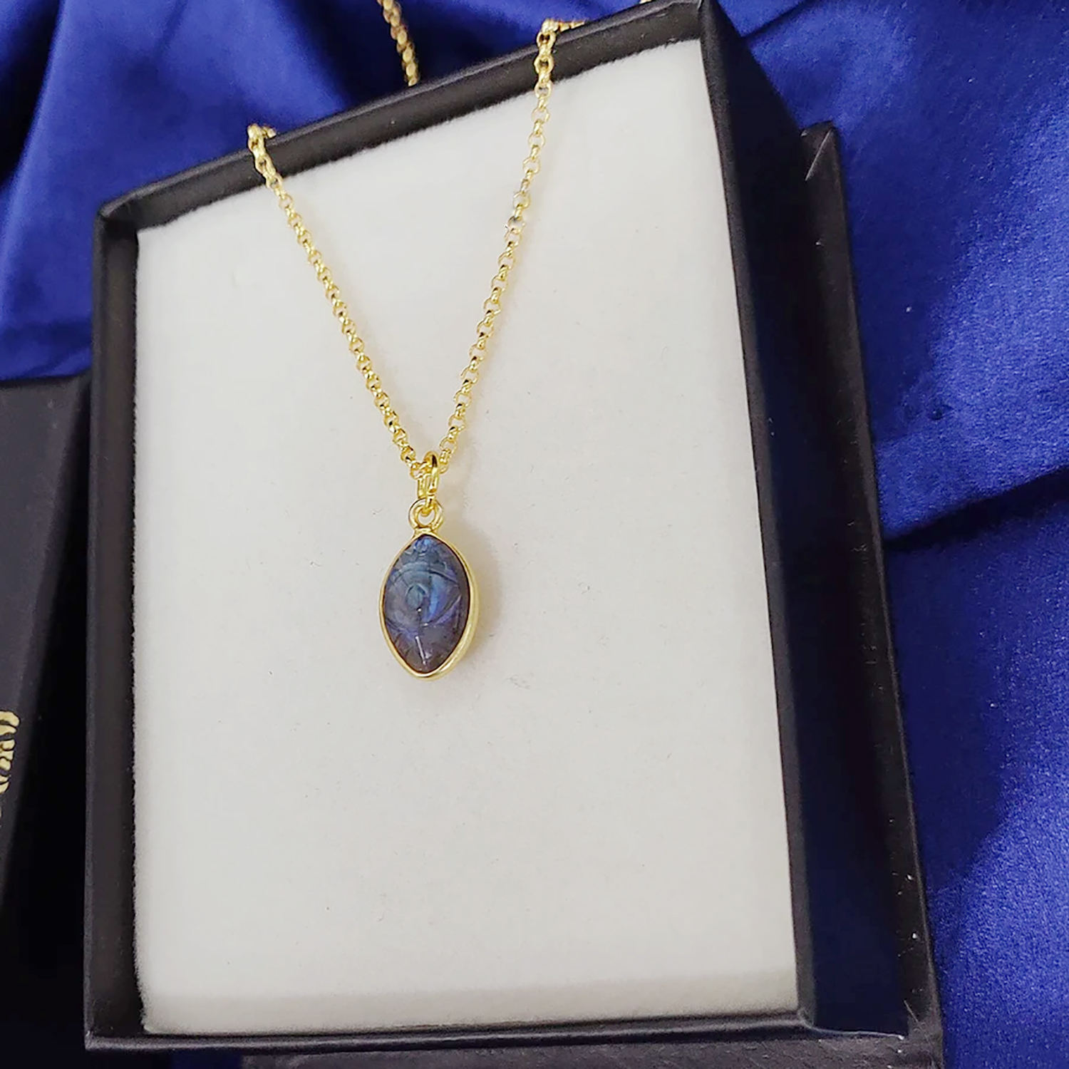 ลาบราดอไลท์