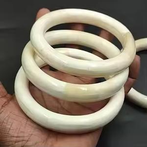 Venta caliente Pulsera de cuerno de búfalo hecha a mano para mujer Precios de brazalete de hueso de alta calidad - Product Image 3