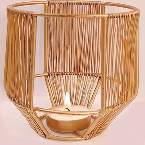 เชิงเทียนโลหะแบบทำมือดีไซน์คลาสสิก - Product Image 1