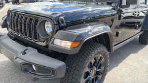 Jeep Gladiator Sport 4x4 d'occasion 2024, conduite à gauche, sièges en cuir, caméra de recul, écran tactile, phares au xénon, bon état - Product Image 3