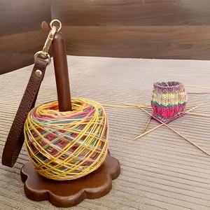 Soporte Moderno para Hilos de Muñeca con Mecanismo Giratorio Avanzado, Dispensador de Hilo para Tejer y Ganchillo 2026 - Product Image 2