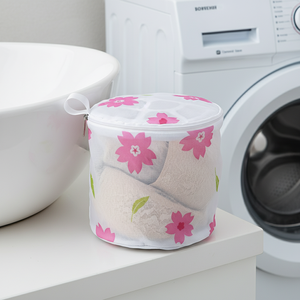 Bolsa de Lavandería para Sujetadores, Duradera y Plegable, con Diseño Floral |   Protege los Sujetadores de la Deformación |   Apto para Lavadora |   Hecho en Taiwán - Product Image 1