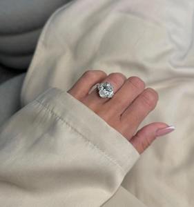 Bague de fiançailles luxueuse en diamant de laboratoire ovale de 7 carats, or massif 18 carats, certifiée IGI - Product Image 4