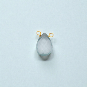 Vente en gros de breloques en cristal de couleur aquamarine facetté en forme de larme, avec bélière plaquée or, pour la fabrication de colliers et de boucles d'oreilles DIY - Product Image 1
