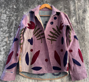 Veste chemise vintage Kantha Suzani pour femmes – Manteau réversible matelassé en coton fait main style bohème patchwork - Product Image 2