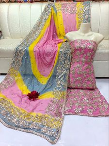 Elegante Traje Gota Bordado en Acrílico Hecho a Mano con Vibrante Dupatta para Fiestas, Mehndi, Salwar Kameez - Product Image 2