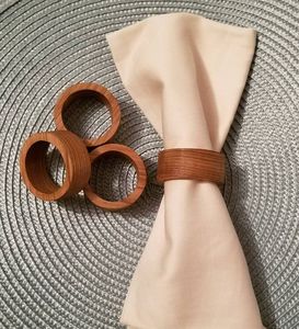 Anneau de serviette en bois de fabricant fiable pour une mise en scène festive de table, rehaussant la célébration avec la beauté naturelle du bois - Product Image 3