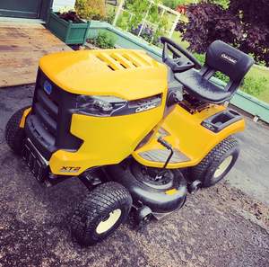 Tracteur de pelouse Cub Cadet XT2 Enduro Series XT2 à vendre - Product Image 4