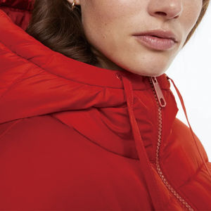 Chaqueta acolchada para mujer, venta al por mayor de alta calidad, cálida, ligera, elegante, con capucha, Impresión de logotipo personalizado - Product Image 3