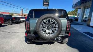 LIMPIO USADO 2024 GMC H U m E R EV SUV 3X AWD - Product Image 5