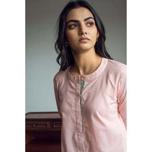 Ensemble Kurta élégant pour femme Serenity, rose uni, avec palazzo asymétrique, nettoyage à sec uniquement - Product Image 4