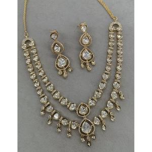 Luxe Royal Brillant doré polonais et mat doré polonais Antique Kundan Choker Set Royal Kundan Bridal Set - Product Image 2