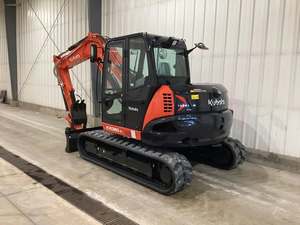 รถขุดขนาดเล็ก Kubota KX040-5 ที่เชื่อถือได้ ขับเคลื่อนด้วยดีเซล ระบบไฮดรอลิก เหมาะสำหรับงานขุด ตักดิน ทำร่อง จัดสวน และงานเกษตร - Product Image 2