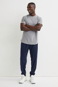 เสื้อยืดพิมพ์ลายดิจิทัลสำหรับผู้ชายผ้าฝ้าย100% สีเทาพิมพ์ลายกราฟิกแบบเรียบสำหรับฤดูร้อน - Product Image 2