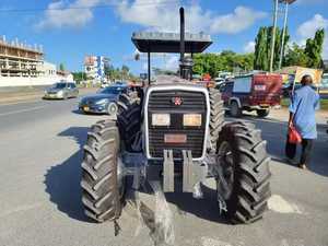 Tracteur Massey Ferguson 385, transmission agricole, tracteur agricole d'occasion, construction en aluminium, garantie 1 an - Product Image 1