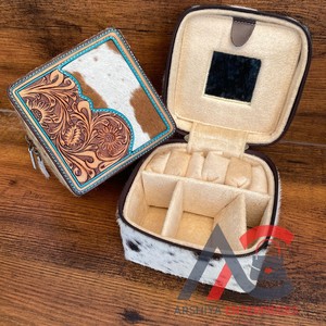 Venta al por mayor de cuero de vaca hecho a mano personalizado cajas de almacenamiento de joyas de gran tamaño organizador caja cuadrada de cuero con herramientas caja de joyería de viaje - Product Image 1