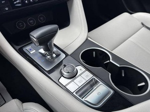 2025 asequible gGen esiss G70 2,5 T AWD - Product Image 6