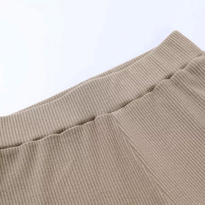 Leggings pour femmes avec logo personnalisé tissu extensible respirant design OEM adapté à la marque fitness et aux commandes de détail - Product Image 4