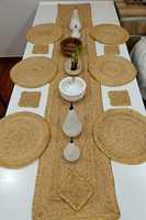 Vente en gros de sets de table en jute 100% biologique, faits à la main, durables, avec bordure argentée, design moderne et uni, taille personnalisable, pour mariage, banquet, hôtel