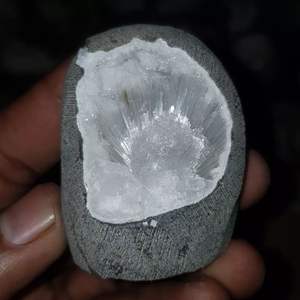 Cristal de matriz de geoda scolecita natural de la India - Product Image 1