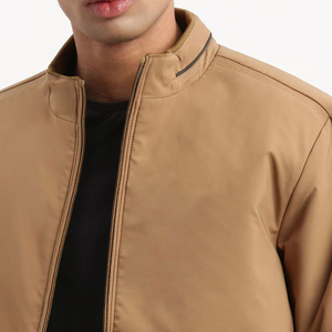 แจ็คเก็ตบอมเบอร์ผู้ชายสั่งทำขายส่ง คอตั้ง สีพื้น บริการ OEM สำหรับฤดูหนาว โลโก้ด้านหน้า ระบายอากาศ แห้งเร็ว - Product Image 5