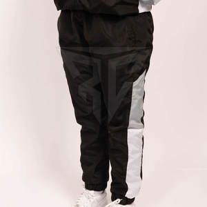 Ensemble de costume coupe-vent d'extérieur pour femmes en polyester léger avec logo personnalisé imperméable avec motif solide pour l'hiver 2-en-1 à séchage rapide - Product Image 5