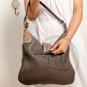 Bolso de mano de piel de vaca de cuero genuino curtido vegetal de tendencia para mujer con parche tallado a mano correas extraíbles múltiples bolsillos - Product Image 6