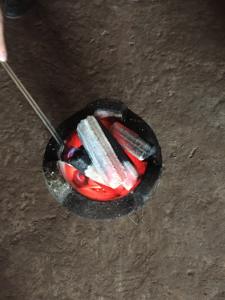 Briquettes de charbon de bois pour barbecue à longue combustion à haute teneur en calories Sciure de bois hexagonale fabriquée à partir de bois dur sans fumée du Vietnam - Product Image 3