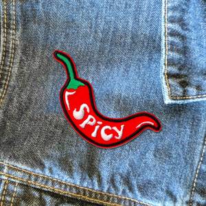 Vente en gros fabrication de tissu de petite taille applique de broderie rouge patchs personnalisés <span class=keywords><strong>piment</strong></span> populaire au fer sur <span class=keywords><strong>patch</strong></span> brodé - Product Image 2