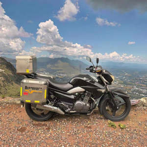 Motocicleta Deportiva Usada Suzuki GW250 de 250cc, Versión Modificada para Viajes - Product Image 1