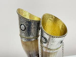 Tazas de Cuerno Vikingo para Beber, Talladas a Mano, Fabricadas en India, con Soporte de Madera, Precio al por Mayor, Tamaño Personalizable - Product Image 4