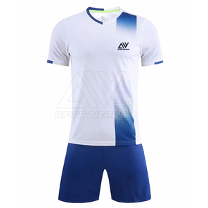 Venta al por mayor retro de diseño personalizado ropa de fútbol barato sublimación de impresión uniformes de fútbol conjuntos camisa desgaste - Product Image 1