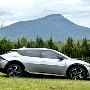 Kia EV6 2022 GT-Line AWD, Paquete de Primera Edición con Cuádruple Motor, Sedán con Carga Ultra Rápida de 800V CC, Batería de Litio Automática Ligera - Product Image 1
