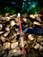 Hache de style viking faite à la main avec manche en bois sculpté, outil de camping rustique en plein air, design nordique décoratif, coupe du bois
