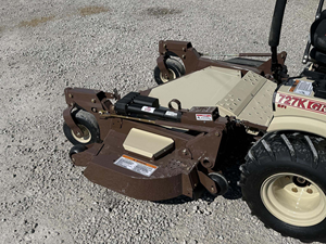 Achetez une tondeuse à gazon Grass-hopper 727K à braquage zéro, prête à être expédiée - Product Image 2